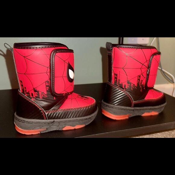 Marvel Spider Man Light Up Toddler Snow Boots - Picture 5 of 7